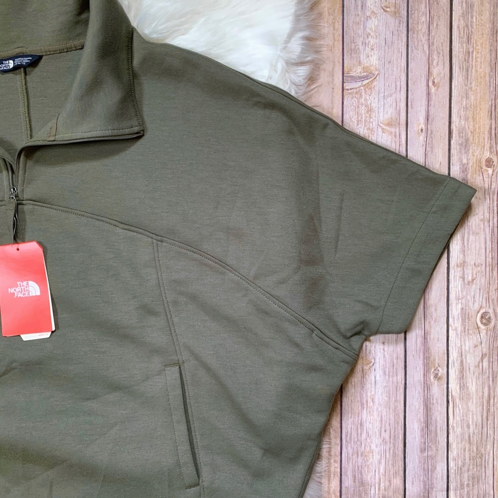 The North Face Women’s Slacker Poncho - Picture 2 of 7